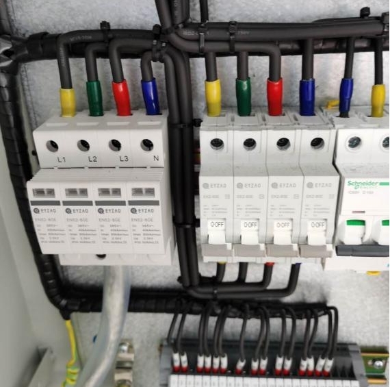 電源浪涌保護器